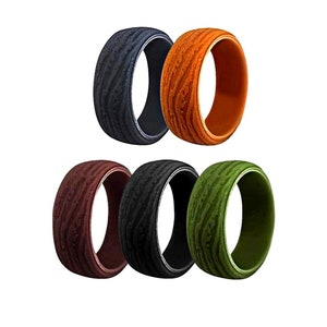 Puede incluir: Colección de seis anillos de silicona en varios colores. Los anillos tienen una apariencia texturizada de vetas de madera. Los colores incluyen azul marino, naranja, burdeos, negro y verde. Los anillos están diseñados para mayor comodidad y durabilidad.
