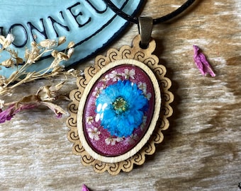 Women necklace pendant with dried flowers in resin