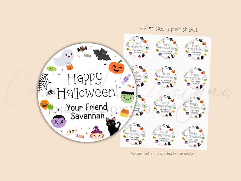 K&ouml;nnte beinhalten: Ein Bogen mit 12 runden Aufklebern zum Thema Halloween. Die Aufkleber sind wei&szlig; mit schwarzem Rand und zeigen verschiedene Halloween-Charaktere und -Objekte, darunter ein Geist, ein K&uuml;rbis, eine Spinne, eine Fledermaus, eine Hexe, ein Vampir, ein Maisgeb&auml;ck und eine schwarze Katze. Der Text "Happy Halloween! Your Friend, Savannah" ist auf den Aufklebern gedruckt.