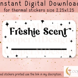 Puede incluir: Una pegatina blanca con estrellas negras y el texto "Freshie Scent" en una fuente retro. La pegatina está diseñada para impresoras térmicas y mide 5,7 cm por 3,2 cm.