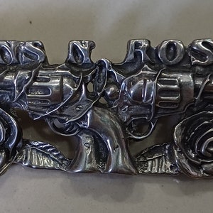Pin de metal vintage original de GUNS N ROSES, raro, insignia de stock muerto, derechos de autor oficiales, 1989, cabello de póker, glam, hard rock