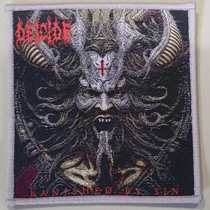 Peut inclure: Un patch brodé noir et blanc avec le nom du groupe "Deicide" en lettres rouges. Le patch représente une figure démoniaque avec une croix sur le front et les mots "Banished By Sin" en bas.