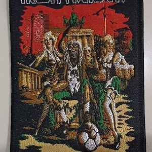 Peut inclure: Panneau en bois rustique avec l'inscription "Welcome to Our Home" en lettres blanches. Le panneau présente une finition vieillie et un design simple et accueillant, idéal pour la décoration.