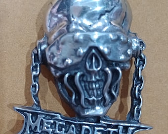 Rare MEGADETH &quot;vic&quot; original vintage metal Pin dead stock badge official copy right 1992 punk hard rock