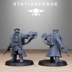 Free Guard Officer 2 (sculpted by Stationforge)