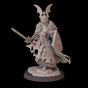 Cemetary Phalanx Noble (rzeźbiony przez Fantasy Cult Miniatures)