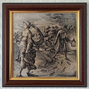 Puede incluir: Grabado en blanco y negro enmarcado que representa dos figuras en un paisaje. La impresión está en un marco marrón oscuro con un borde interior dorado. Una figura es una mujer con flores, la otra es un hombre con una linterna.