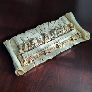 Muurplaat Laatste Avondmaal | Gegoten steenreliëf | Antiek ivoor afwerking | Sculpturale religieuze kunst | Handgemaakt