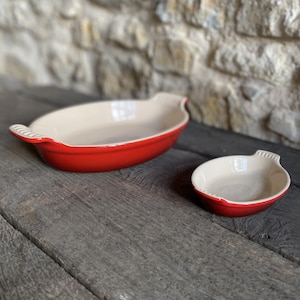 Ancien Plat Rond En Fonte Émaillée Cousances Rouge N°18 – Made In France