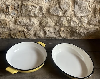 Vintage yellow and white (baking) dish; enamelware from the 1960s