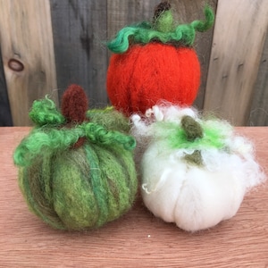 Naaldvilten Pompoenen, set van 3. Herfstdecoratie, gelaagd dienblad, tafelopstellingen, volledig handgemaakt!