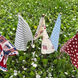 Americana Flags! Set of 5! 4th of July, summer picnics, plant pokes, Labor Day! Handmade and FUN!