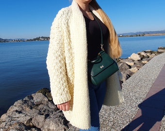 Modèle de tricot, cardigan long taille plus, cardigan blanc, cardigan chaud et doux d'hiver, cardigan en tricot épais, cardigan blanc surdimensionné