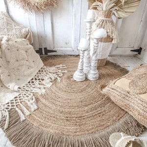 Round Jute Rug with Fringes image 1