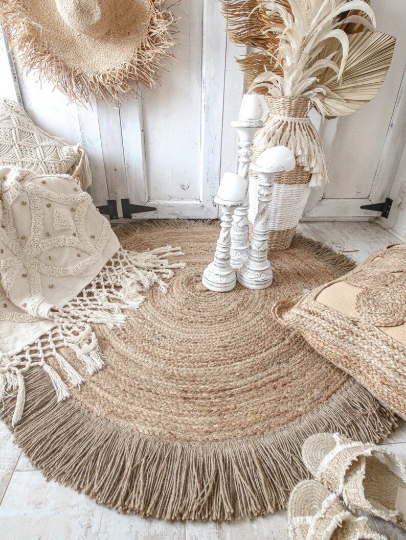 Round Jute Rug with Fringes image 1