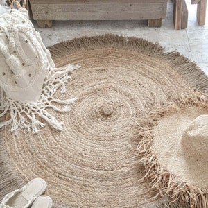 Round Jute Rug with Fringes image 2