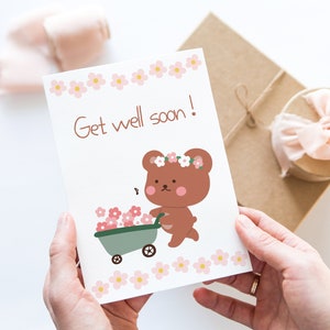 Carte de rétablissement imprimable, 5 x 7" prête à imprimer, téléchargement immédiat, ours mignon portant une couronne de fleurs, illustration de bébé ours