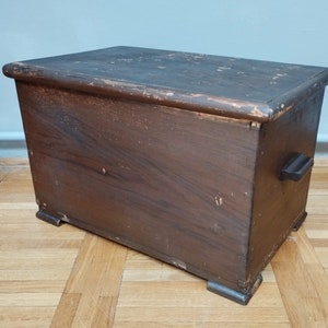 Vintage Wooden Chest | Rustic chest | Side table / Storage | Yugoslavia | 1960s |