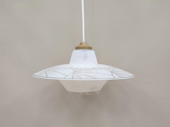Mid Century Retro Pendant Lights: Vintage Elegance for Modern Interiors