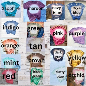 K&ouml;nnte beinhalten: Eine Sammlung von 16 gebleichten T-Shirts in verschiedenen Farben, darunter Saphir, Rotbraun, Marineblau, K&ouml;nigsblau, Indigo, Gr&uuml;n, Rosa, Lila, Orange, Braun, Dunkelgrau, Gelb, Mint, Braun, Irischgr&uuml;n, Staubblau, Rot und Orchidee.