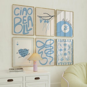 Ensemble imprimable de 6 affiches bleues de dortoir | Boule de billard avec nœud imprimé As de coeurs | Lucy You Lucky Me | Bikini suspendu Ciao Bella | Art mural féminin