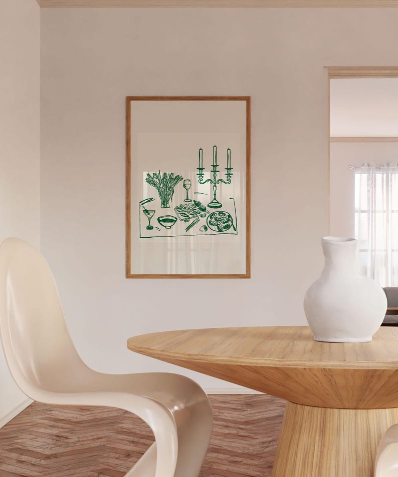 Puede incluir: Una ilustraci&oacute;n enmarcada de una mesa puesta con un candelabro verde, platos, vasos y un cuenco de comida. La ilustraci&oacute;n est&aacute; sobre un fondo blanco.