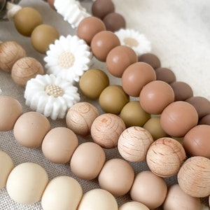 zoom sur les perles en silicone, marron, beige, chocolat au lait