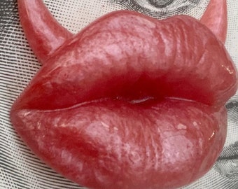 Forbidden Fruit Resin Lips Statue: Edgy Devilish Decor