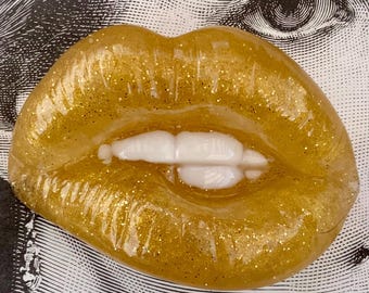 POV Resin Lips Workstation Art  Magnet: Gold