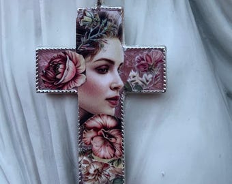 Chunky Resin Cross Pendant Necklace: Antiqued Silver, Floral