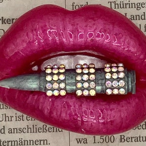 Magenta Resin Lips Magnet: Edgy Vanity Decor, Toolbox Art