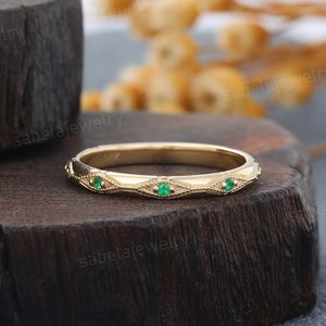 Unique Natural Emerald Wedding band Vintage Yellow gold Wedding band Stacking band Matching band Anniversary ring Promise ring for Women