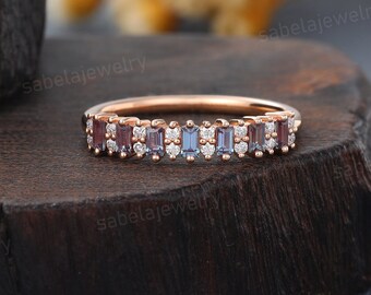 Baguette geslepen alexandriet trouwring sierlijke roségouden diamanten trouwring unieke halve eeuwigheid bruids stapelen bijpassende band belofte ring