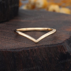 Plain Curved Wedding band Vintage Yellow gold Chevron Wedding band Stacking band Simple Anniversary Promise band V shaped band for Women