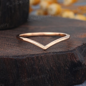 Plain Curved Wedding band Vintage Rose gold Chevron Wedding band Stacking band Simple Anniversary Promise band V shaped band for Women