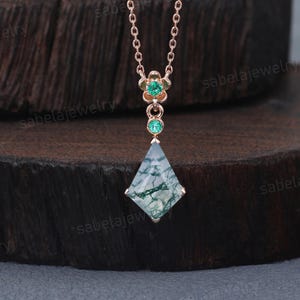 Vintage Inspired kite Moss Agate necklace Solid rose gold Floral necklace Unique lab grown Emerald pendant necklace Delicate Jewelry for her