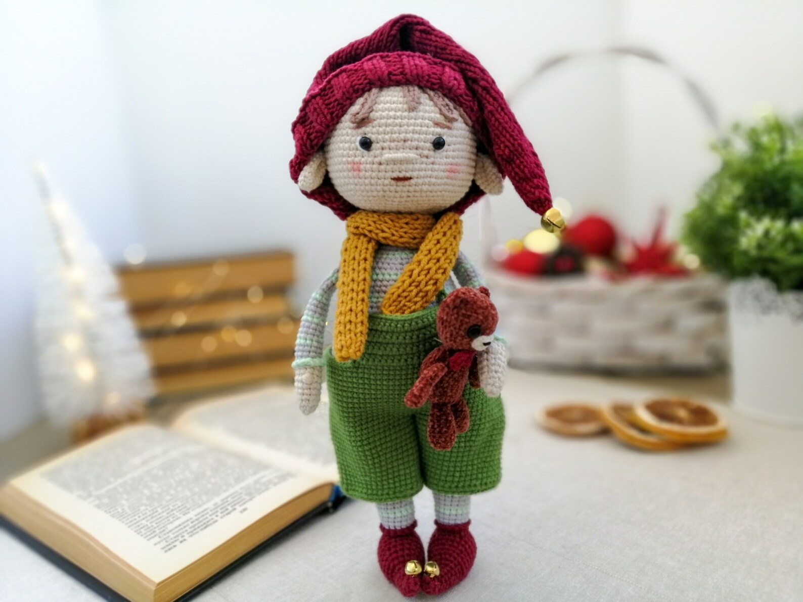 Амигуруми рождественский эльф. Связанного эльфа. Связанного эльфа. Связанного эльфа. Амигуруми гном эльф.