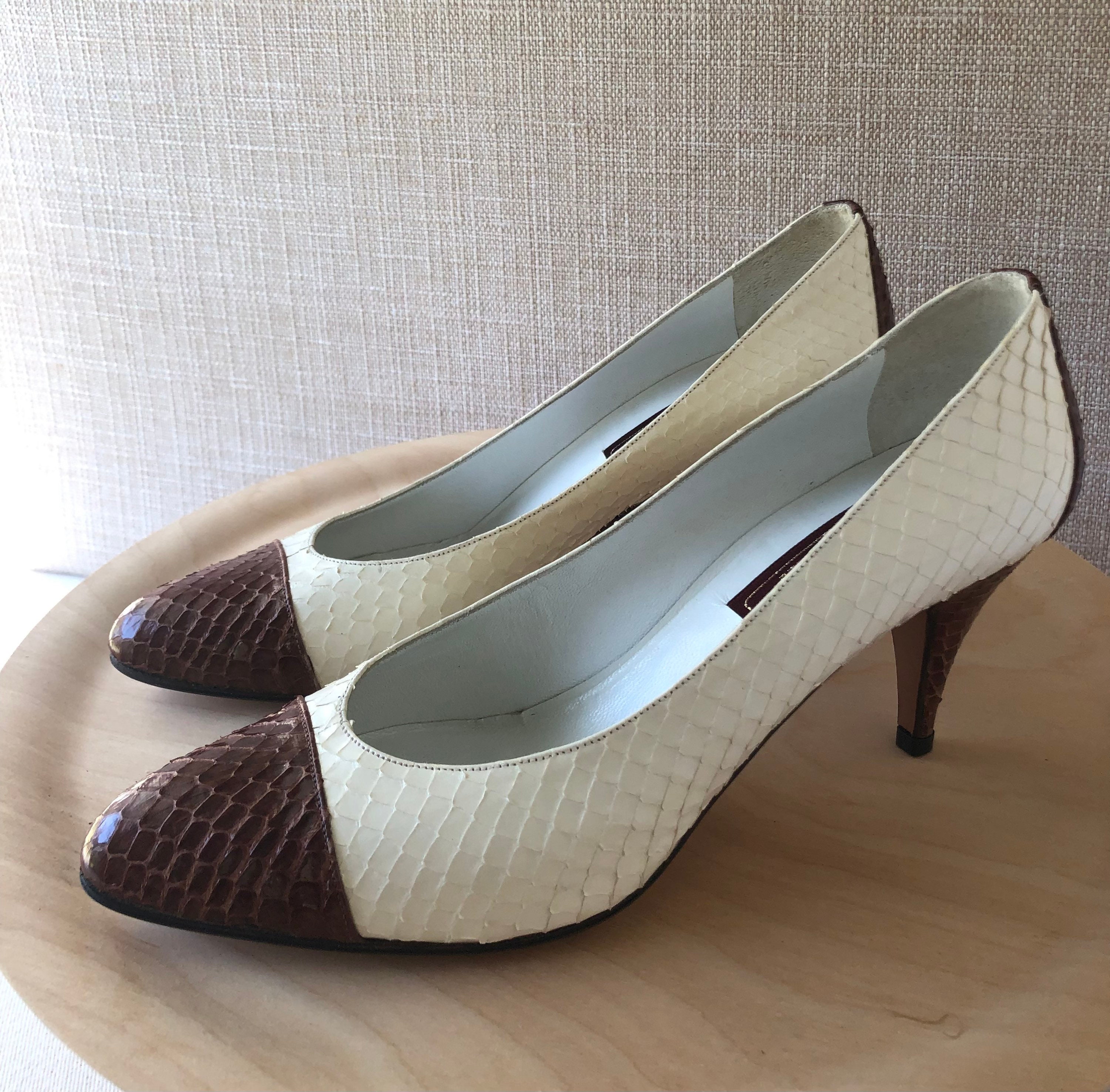 Zapatos de tacón Spectator vintage de piel de serpiente de Petra