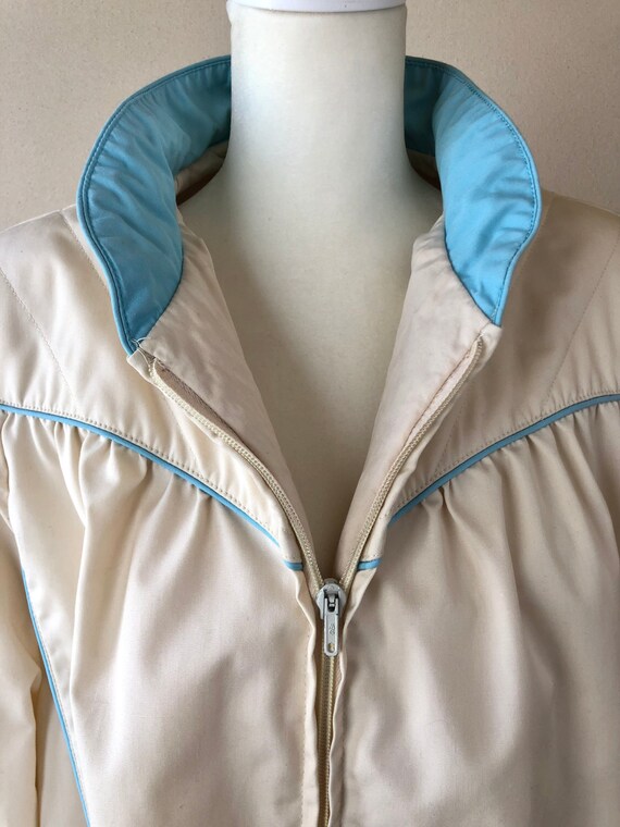 Vintage 80s White Spring Quilted Jacket with Blue… - image 5