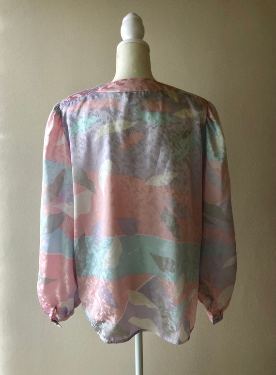 Vintage 80s Satiny Print Blouse with Shoulder Pads - image 9