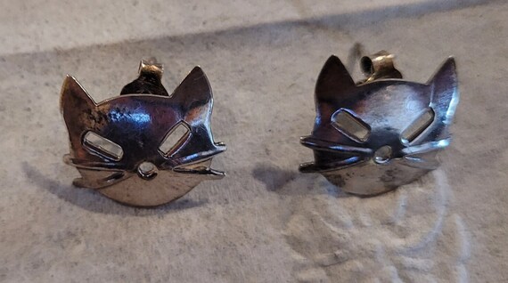 Vintage  silver kitty cat face earrings  for pier… - image 3