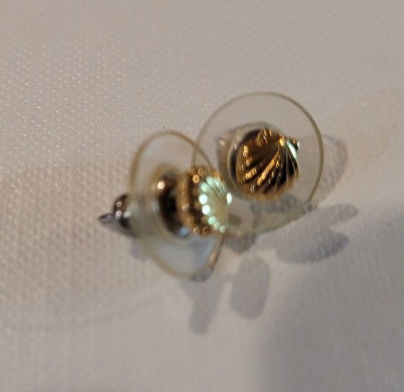 Four  pairs of vintage  pierced  earrings - image 3
