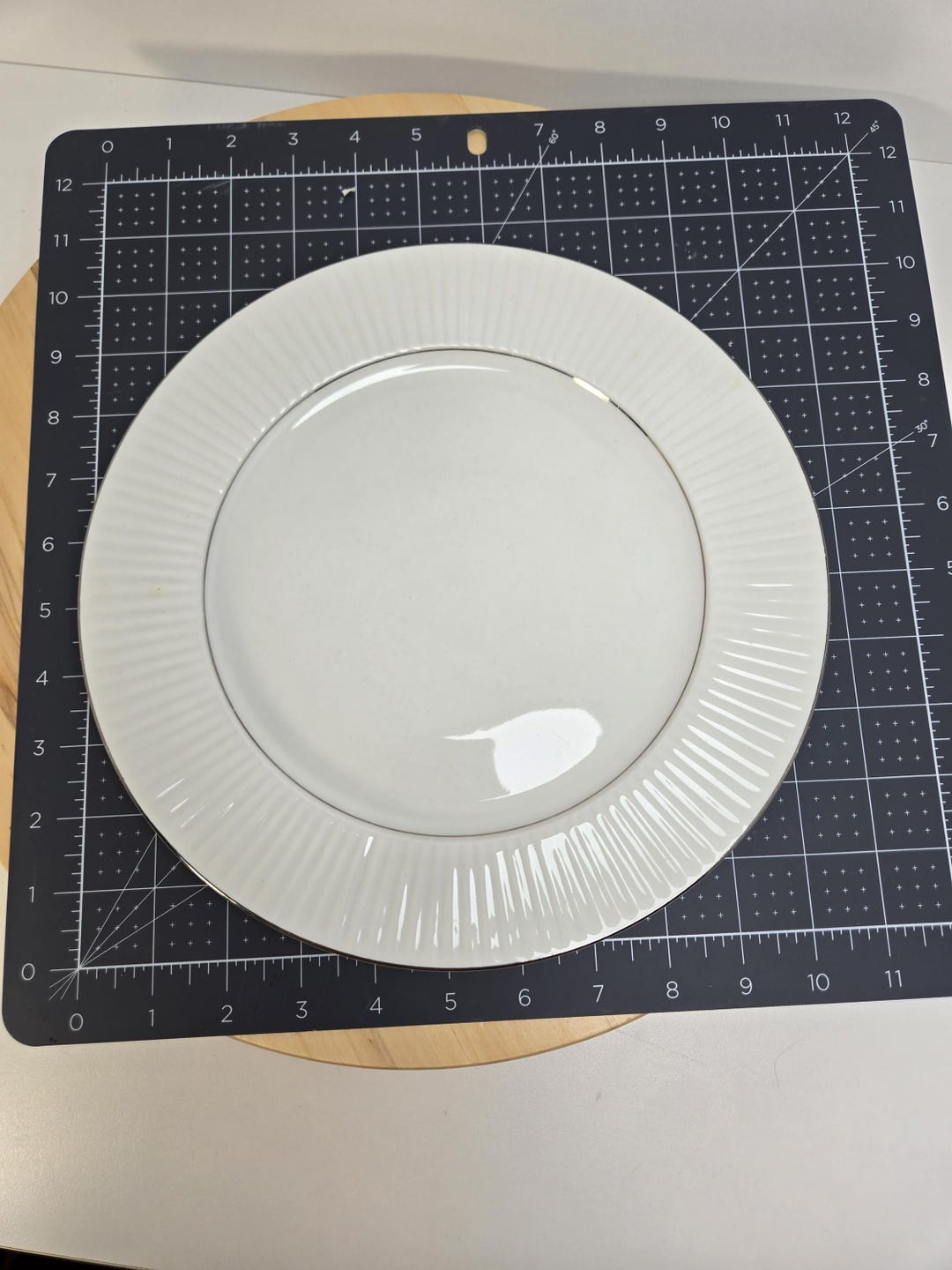 Gibson White Fluted Border Black Tie Trim Dinner Plate, 10.5 Inches ...
