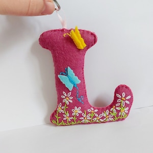 Llavero personalizado. Llaveros personalizados. Letras de fieltro. Regalo para ella. Llaveros hechos a mano. Adorno personalizado. Regalo para profesora. Llaveros con letras.