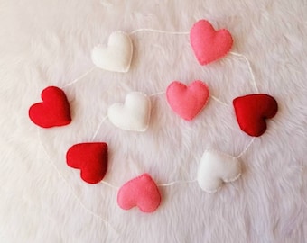 Felt hearts garland. Valentine's decoration. Valentine's bunting. hearts  banner. Personalised decor. Felt hearts. Valentine's day decor.