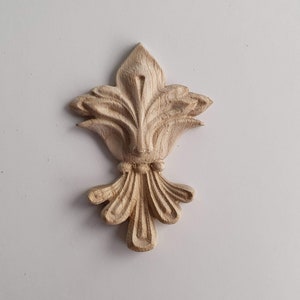 Small Wooden Carved Ornament – Classic Fleur-de-Lis Design for Furniture and Wall Decor, Home Wall Embellishments, Wood onlays