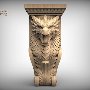 Könnte beinhalten: Holzkonsole mit Drachenschnitzerei. Der Drache hat einen offenen Mund, Schuppen und federartige Details. Die Konsole hat eine rechteckige Oberseite und einen dekorativen Sockel mit Blattakzenten. Der Text "Wonderful Carving" befindet sich in der oberen linken Ecke.