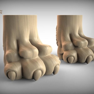 Puede incluir: Dos patas de mueble de madera talladas en forma de pata de león. Las patas, de color marrón claro, tienen un acabado liso. Las patas presentan garras detalladas y almohadillas redondeadas. El logotipo "Wonderful Carving" está en la parte superior izquierda.