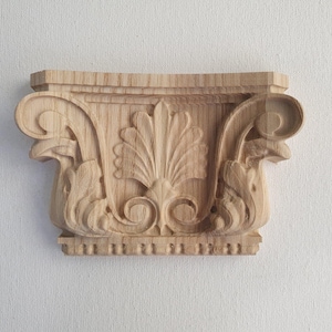 Corinthian Wood Capital: Handcrafted Scrolls and Acanthus Leaves