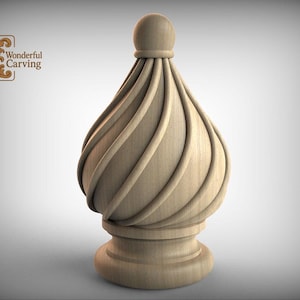 Op de afbeelding: Een lichtgekleurde houten decoratieve bekroning met een spiraalvormig ontwerp. De bekroning heeft een afgeronde bovenkant en een basis met een cirkelvormig ontwerp. Het logo "Wonderful Carving" staat in de linkerbovenhoek.